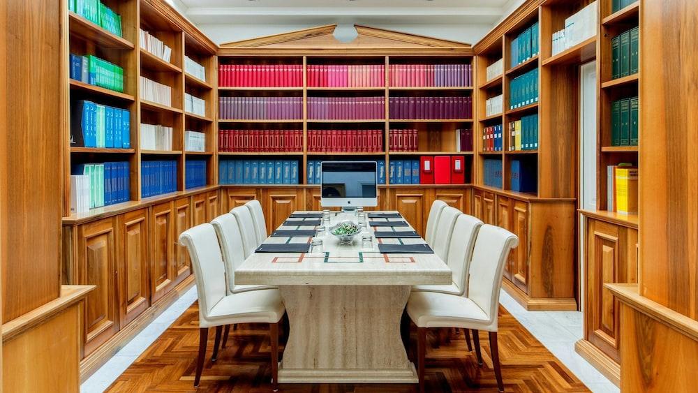 Arcom Palace Помеция Екстериор снимка