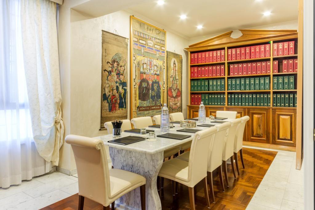 Arcom Palace Помеция Екстериор снимка