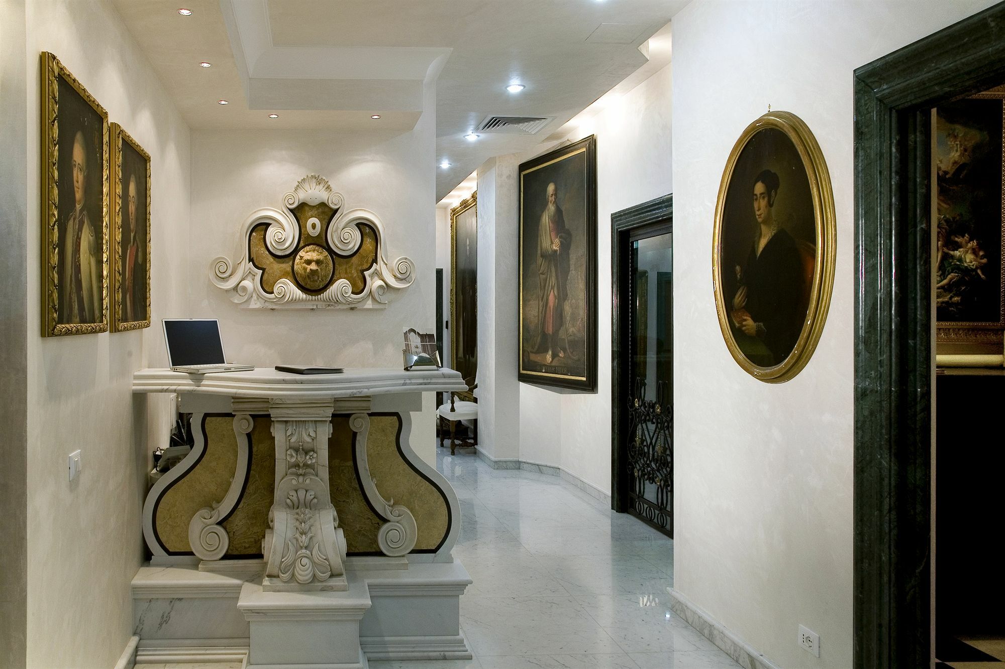 Arcom Palace Помеция Екстериор снимка