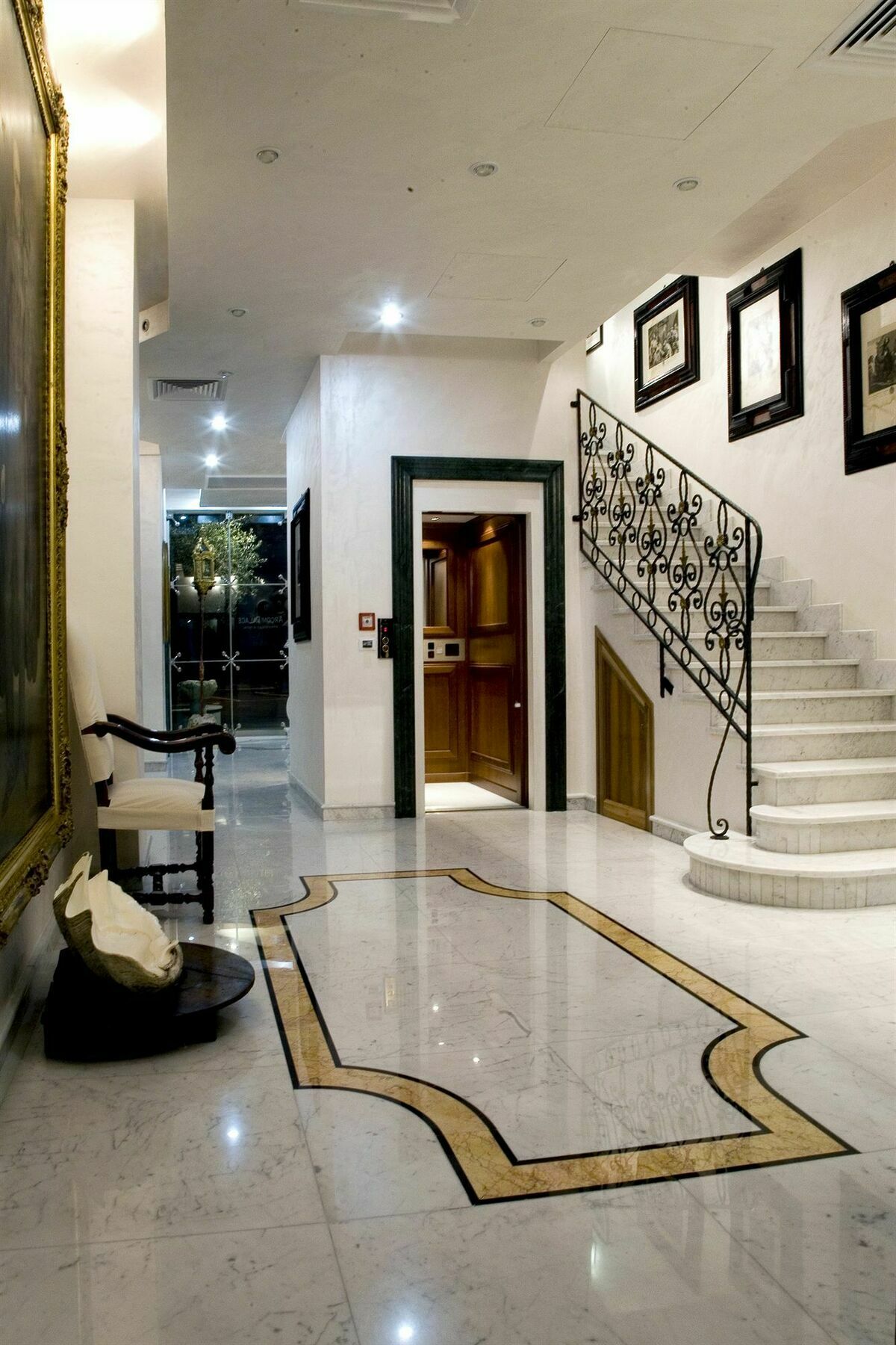 Arcom Palace Помеция Екстериор снимка